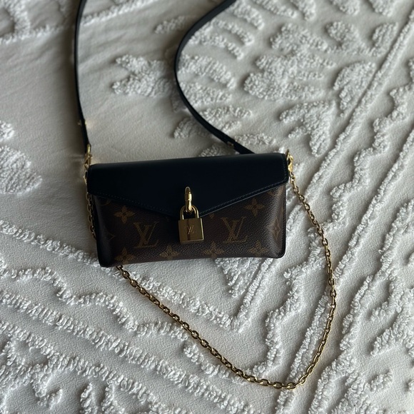 LOUIS VUITTON Padlock On Strap Monogram Handbag - Picture 4 of 13